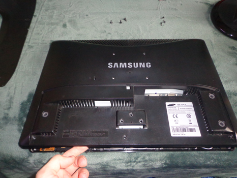 Разборка Samsung Syncmaster 931BW - снятие задней панели