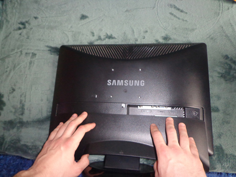 Разборка Samsung Syncmaster 931BW - снятие задней крышки